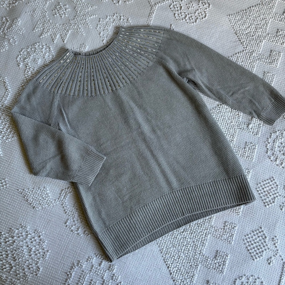 New York & Company women’s size medium gray sweater with silver collar‎ detail